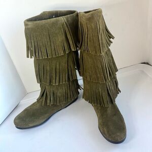 Minnetonka 1635 3-Layer Fringe Moccasin Boots Womens 6 Green Suede Leather
